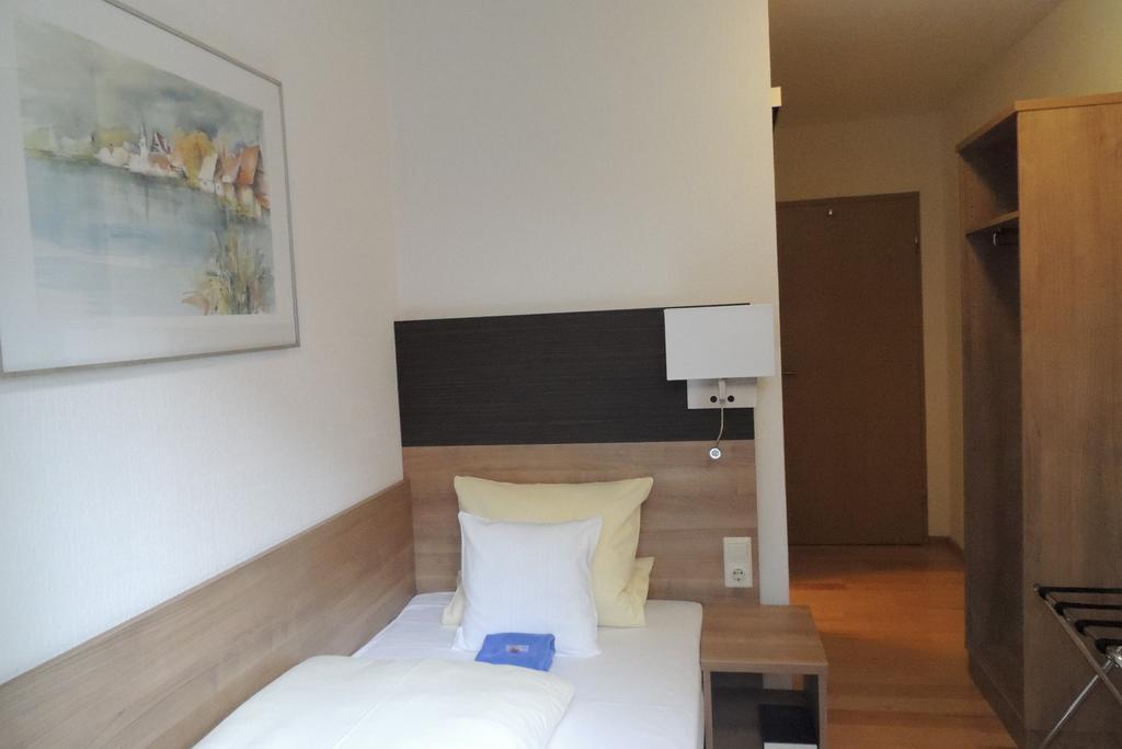 Hotel-Gasthof Neue Post Leutershausen  Oda fotoğraf