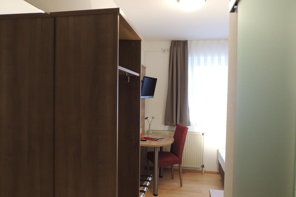 Hotel-Gasthof Neue Post Leutershausen  Oda fotoğraf