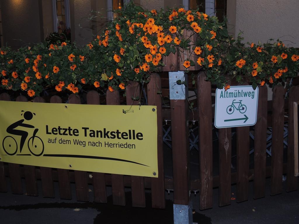 Hotel-Gasthof Neue Post Leutershausen  Dış mekan fotoğraf