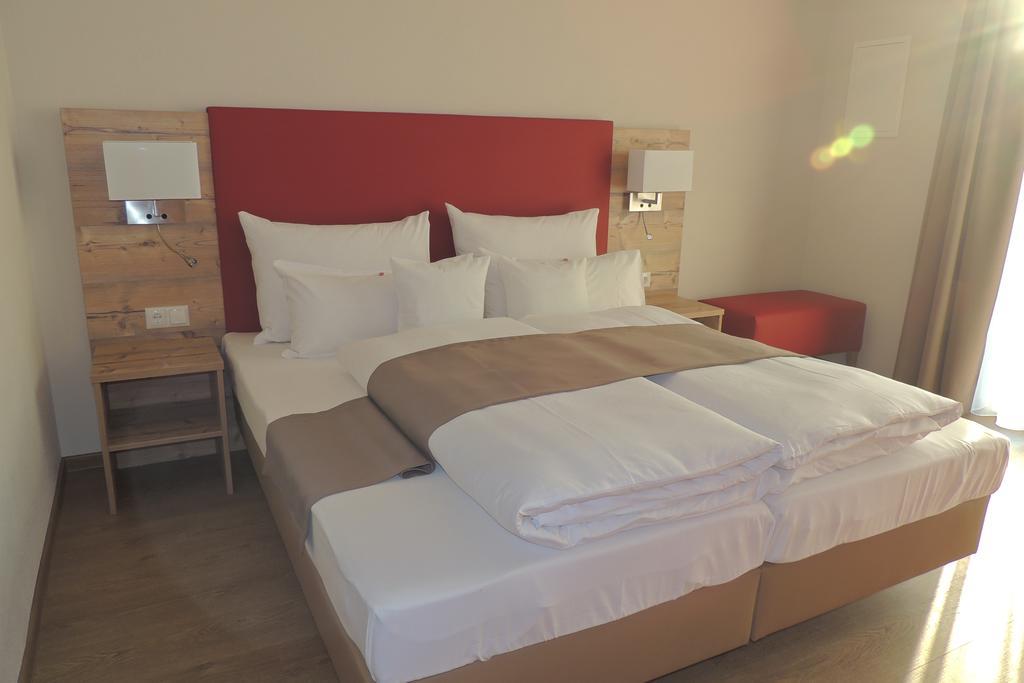 Hotel-Gasthof Neue Post Leutershausen  Dış mekan fotoğraf