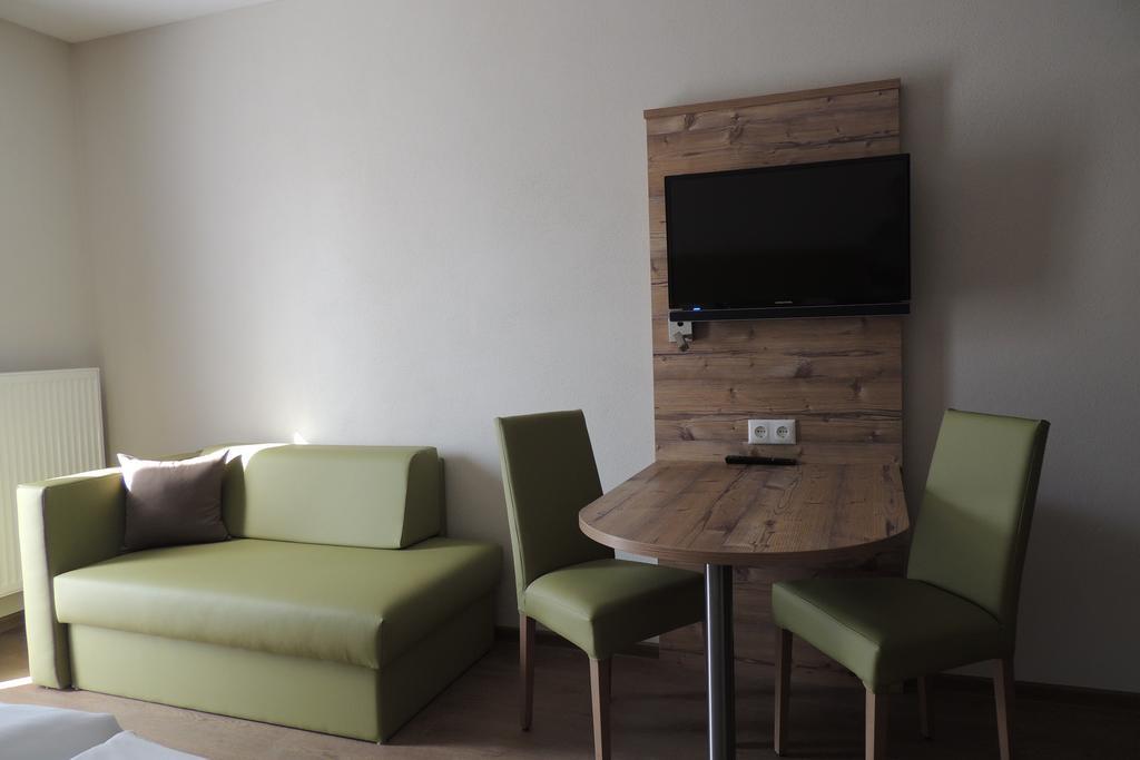Hotel-Gasthof Neue Post Leutershausen  Dış mekan fotoğraf