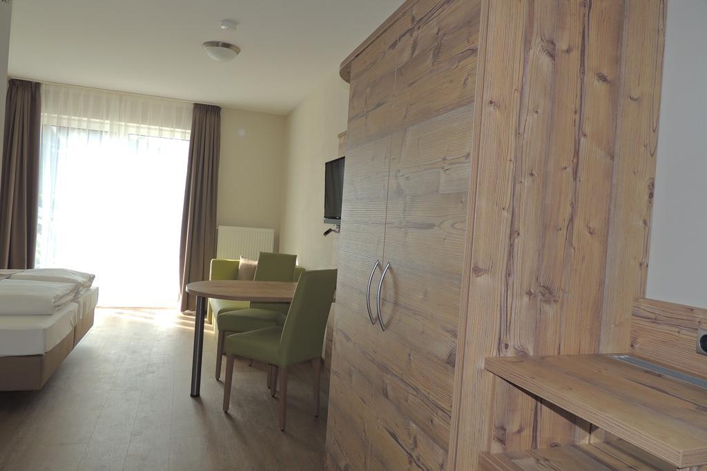 Hotel-Gasthof Neue Post Leutershausen  Dış mekan fotoğraf